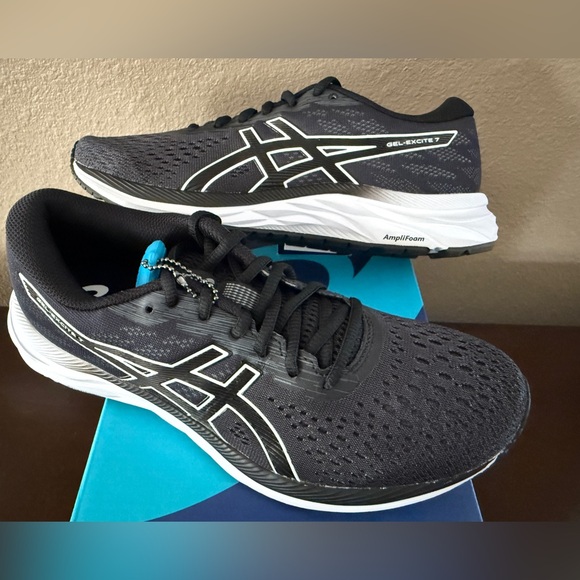 ASICS 1012A562 GEL-Excite 7 AmpliFoam Womens Sz 8 Black Running Shoes Brand New - Picture 1 of 10
